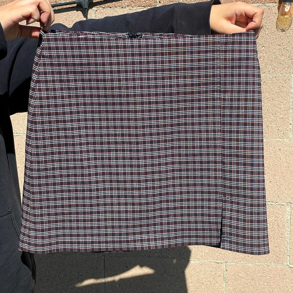 Urban outfitters plaid fitted mini skirt with a zipper on back.